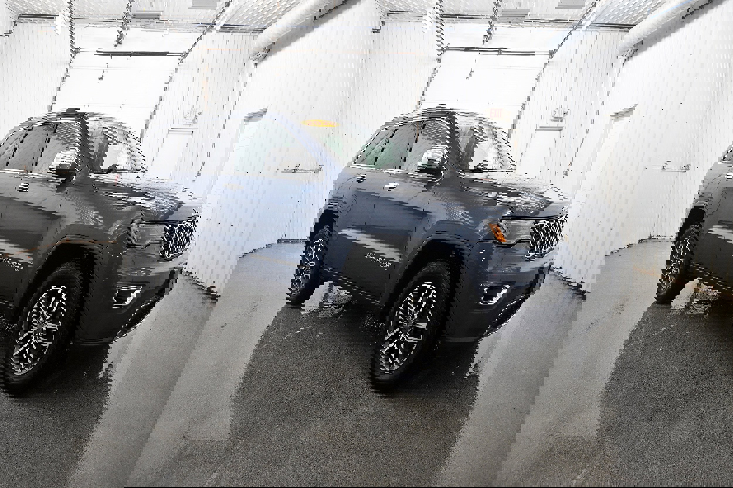 Used 2020 Jeep Grand Cherokee Limited w/ Premium Lighting Group image 2