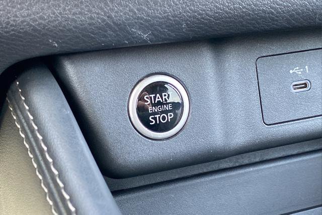 Used 2023 Nissan Rogue SL w/ SL Premium Package image 32