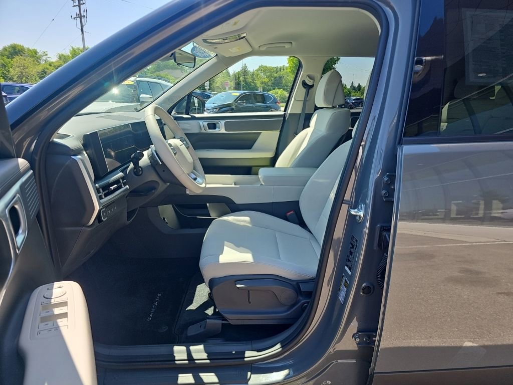 Certified 2025 Hyundai Santa Fe SE w/ Tow & Go Package AWD/4WD image 9