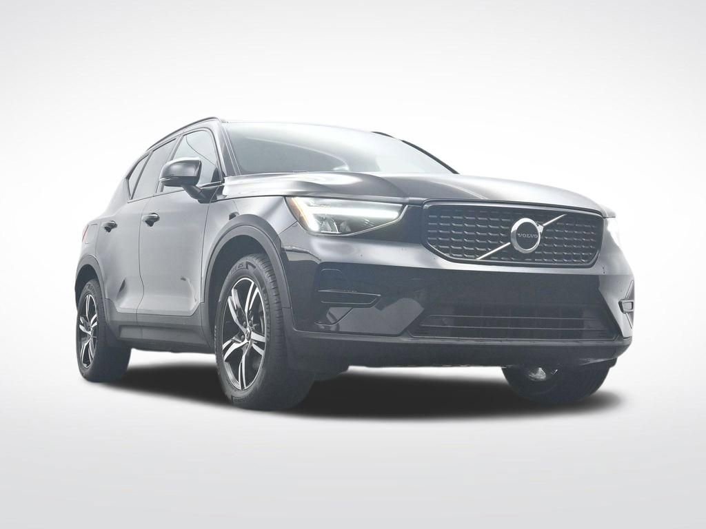 Used 2024 Volvo XC40 B5 Core image 30