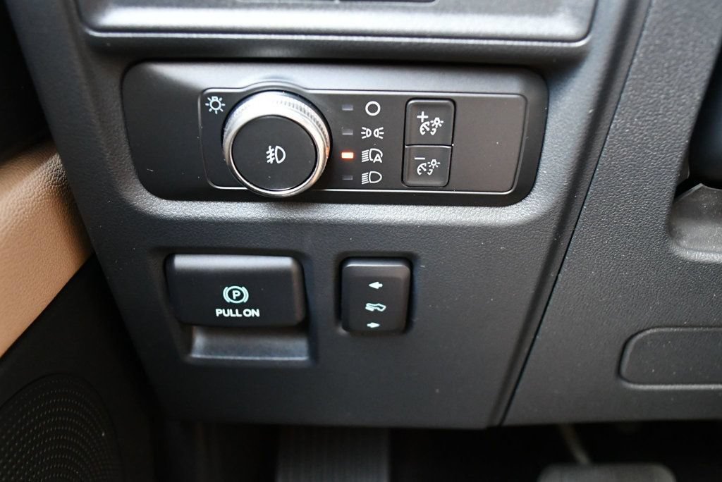 Used 2022 Ford Expedition Limited AWD/4WD image 62