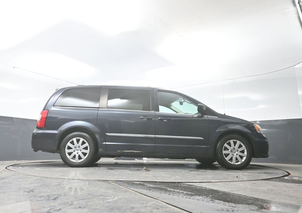 Used 2013 Chrysler Town & Country Touring image 48
