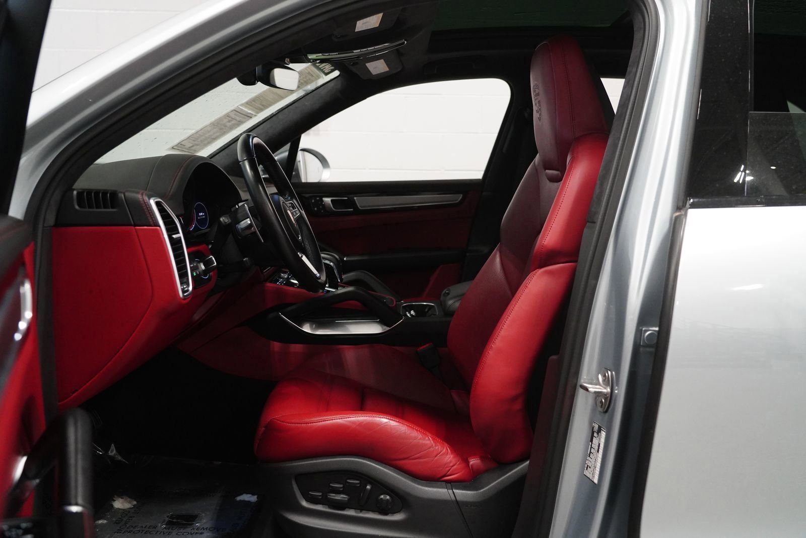 Used 2022 Porsche Cayenne Turbo S image 12