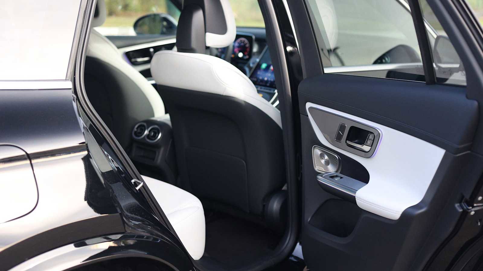 Used 2026 Mercedes-Benz GLC 300 4MATIC image 28