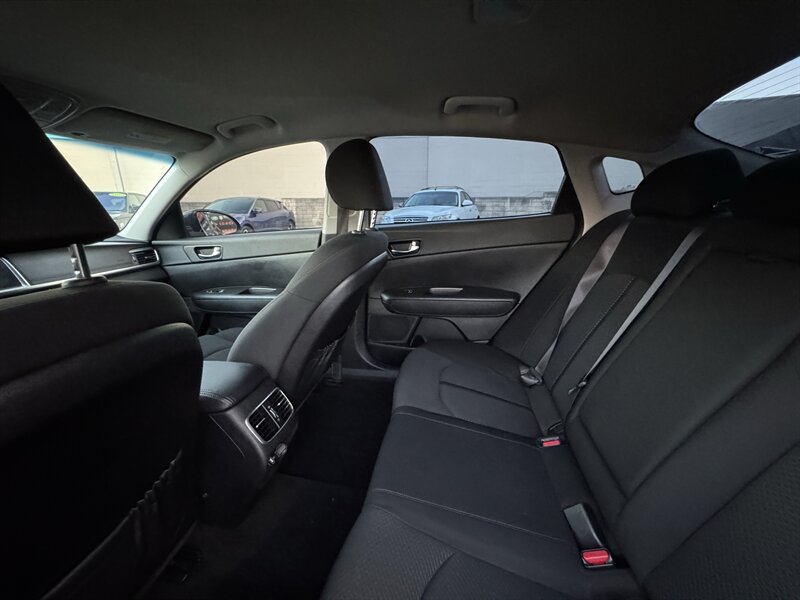 Used 2018 Kia Optima Premium w/ Convenience Package FWD image 32