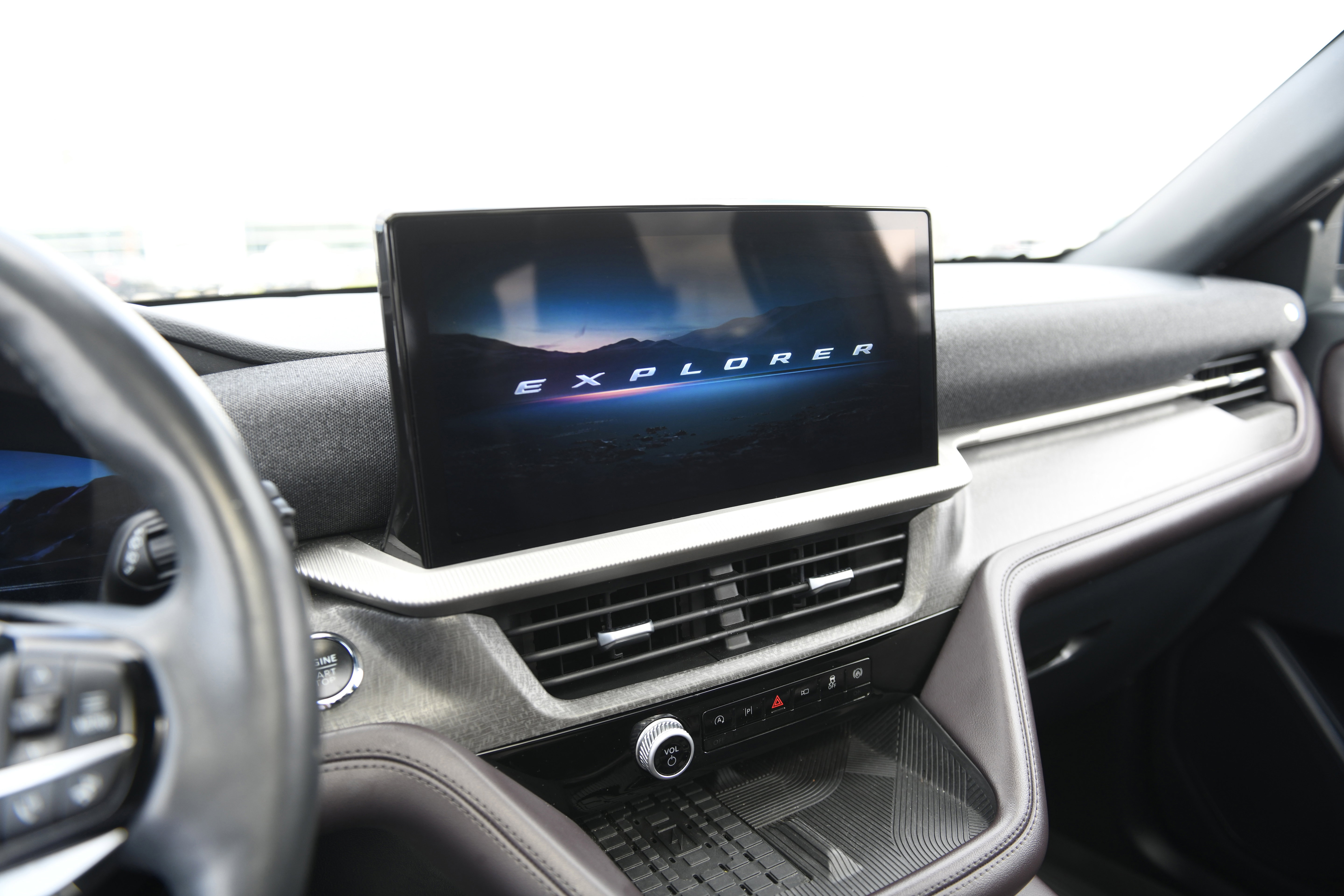 Used 2025 Ford Explorer Platinum image 20