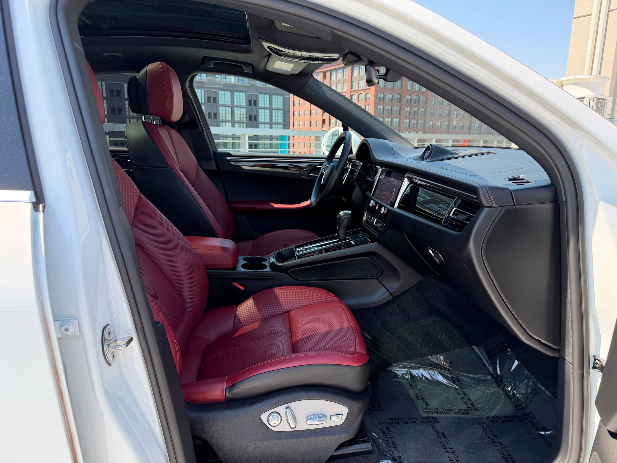 Certified 2023 Porsche Macan S AWD/4WD image 15