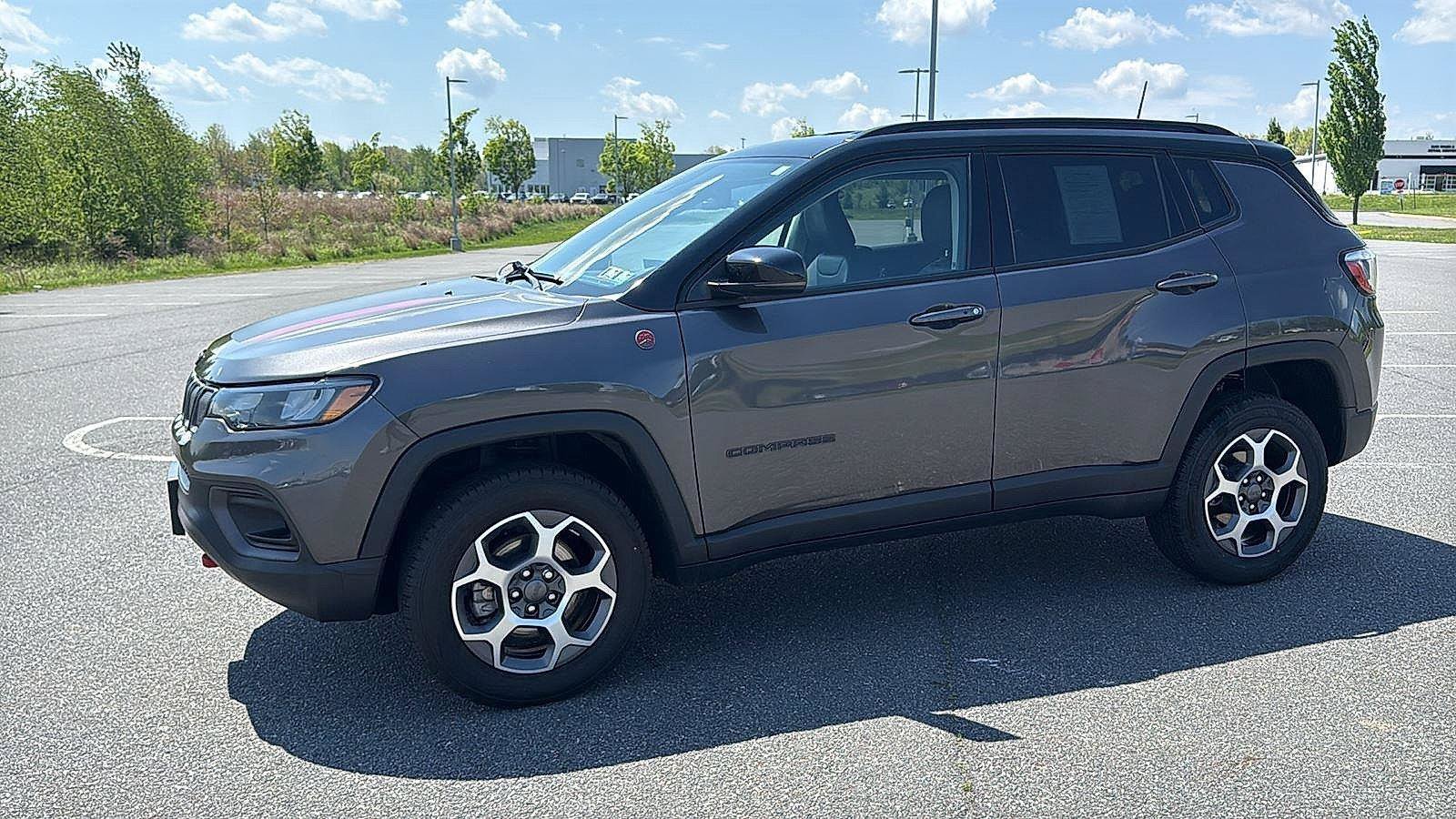 Used 2022 Jeep Compass Trailhawk w/ Trailhawk Convenience Group AWD/4WD image 12