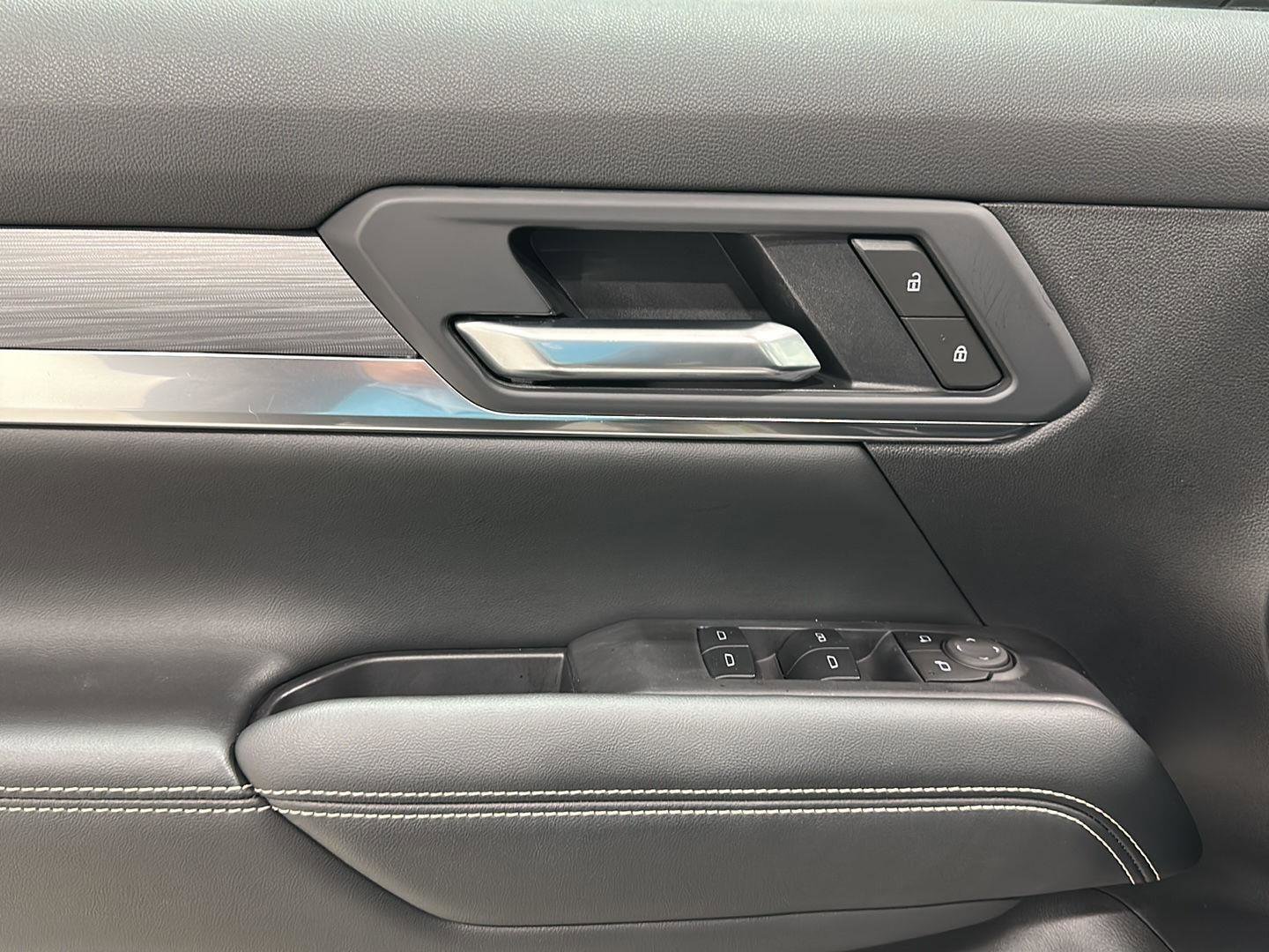 Used 2025 GMC Terrain Elevation image 22