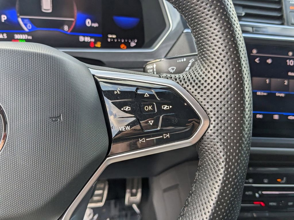 Certified 2022 Volkswagen Tiguan SE R-Line image 30