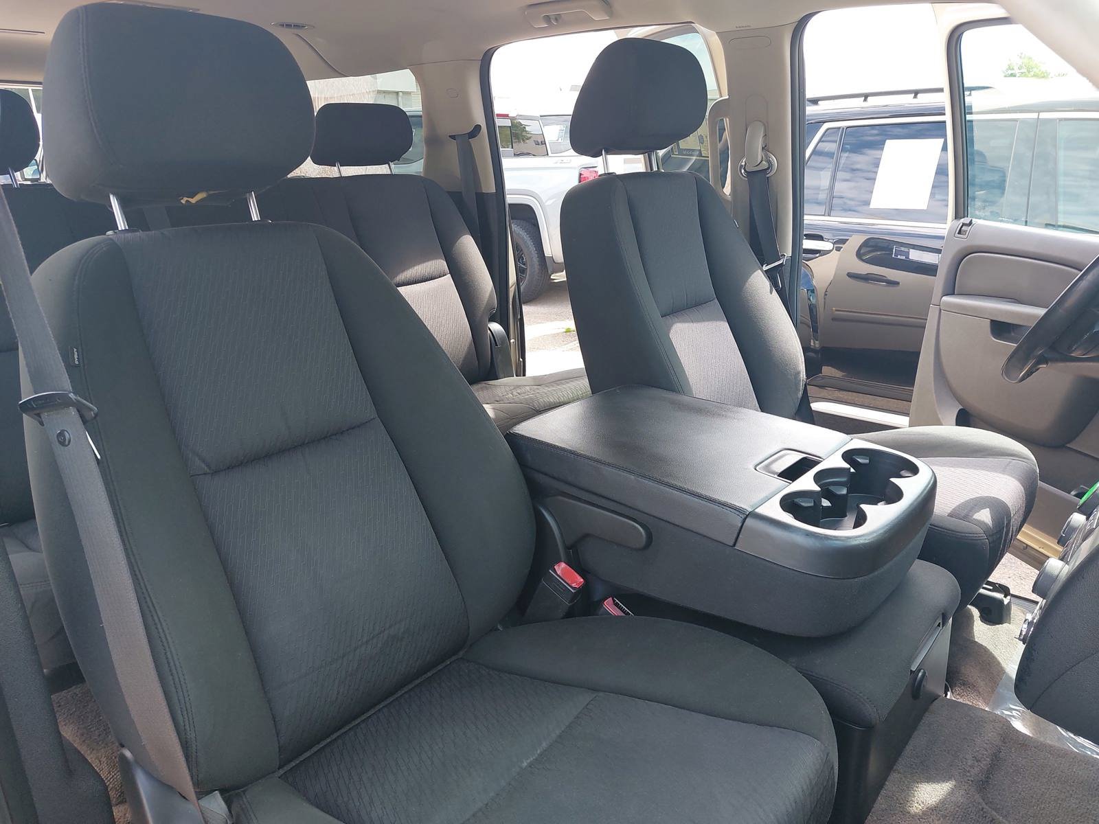 Used 2010 Chevrolet Suburban LS RWD image 10