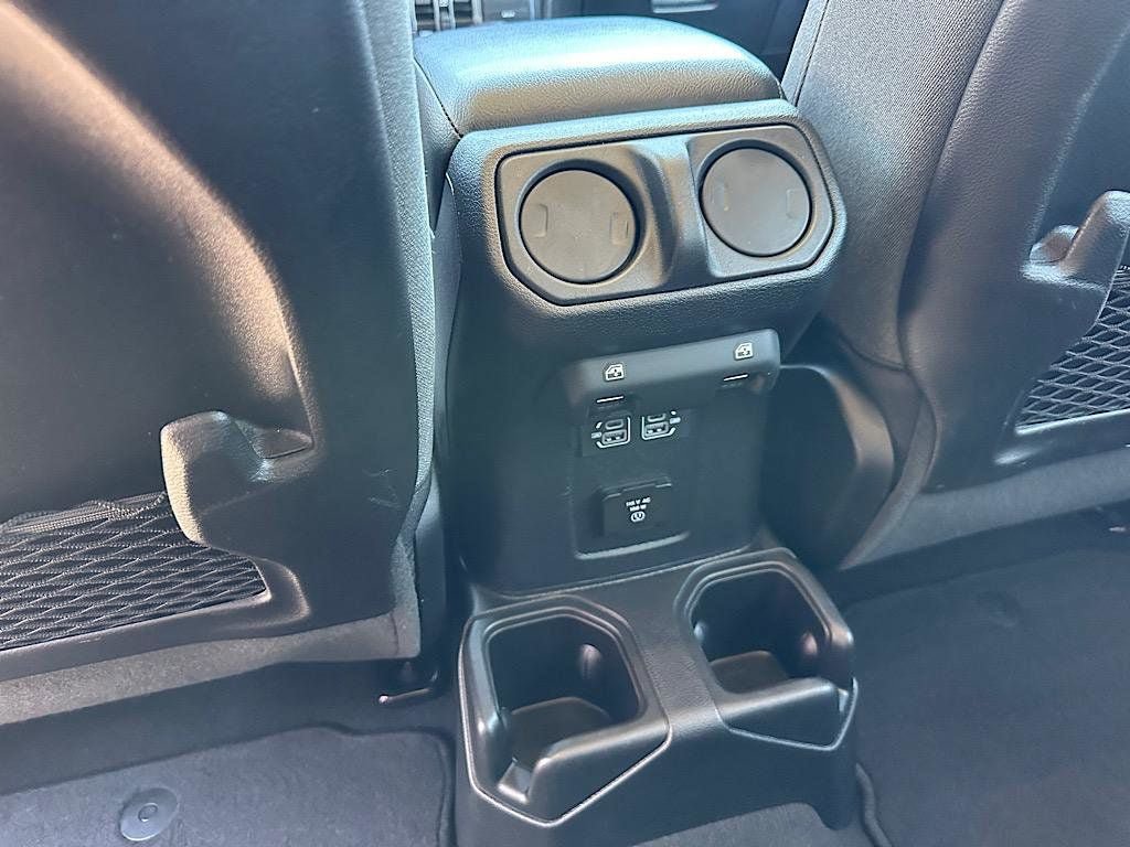 Used 2024 Jeep Wrangler Unlimited Rubicon AWD/4WD image 19