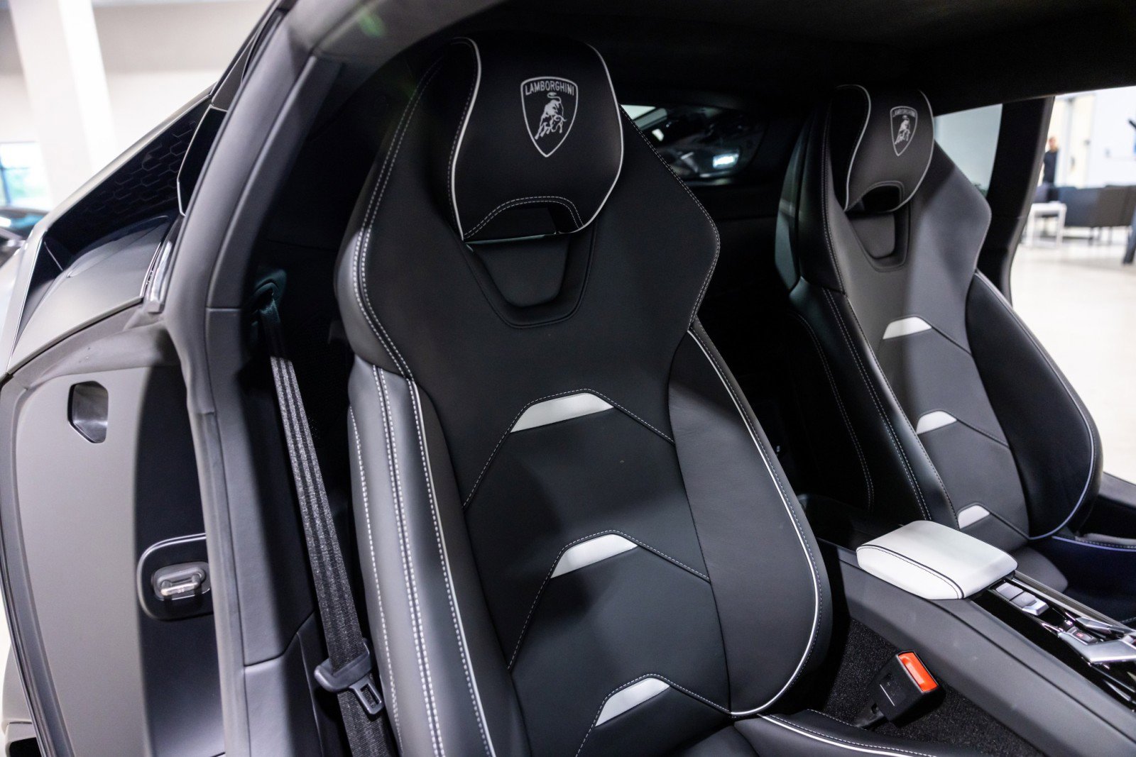 Used 2022 Lamborghini Huracan EVO image 29