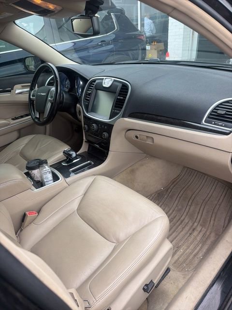 Used 2012 Chrysler 300 Limited RWD image 9