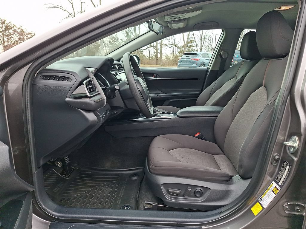 Used 2020 Toyota Camry LE FWD image 16
