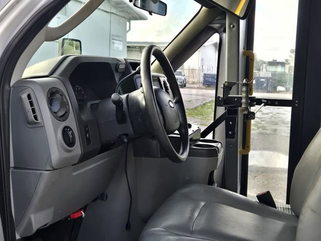 Used 2011 Ford E-450 and Econoline 450 Super Duty image 17