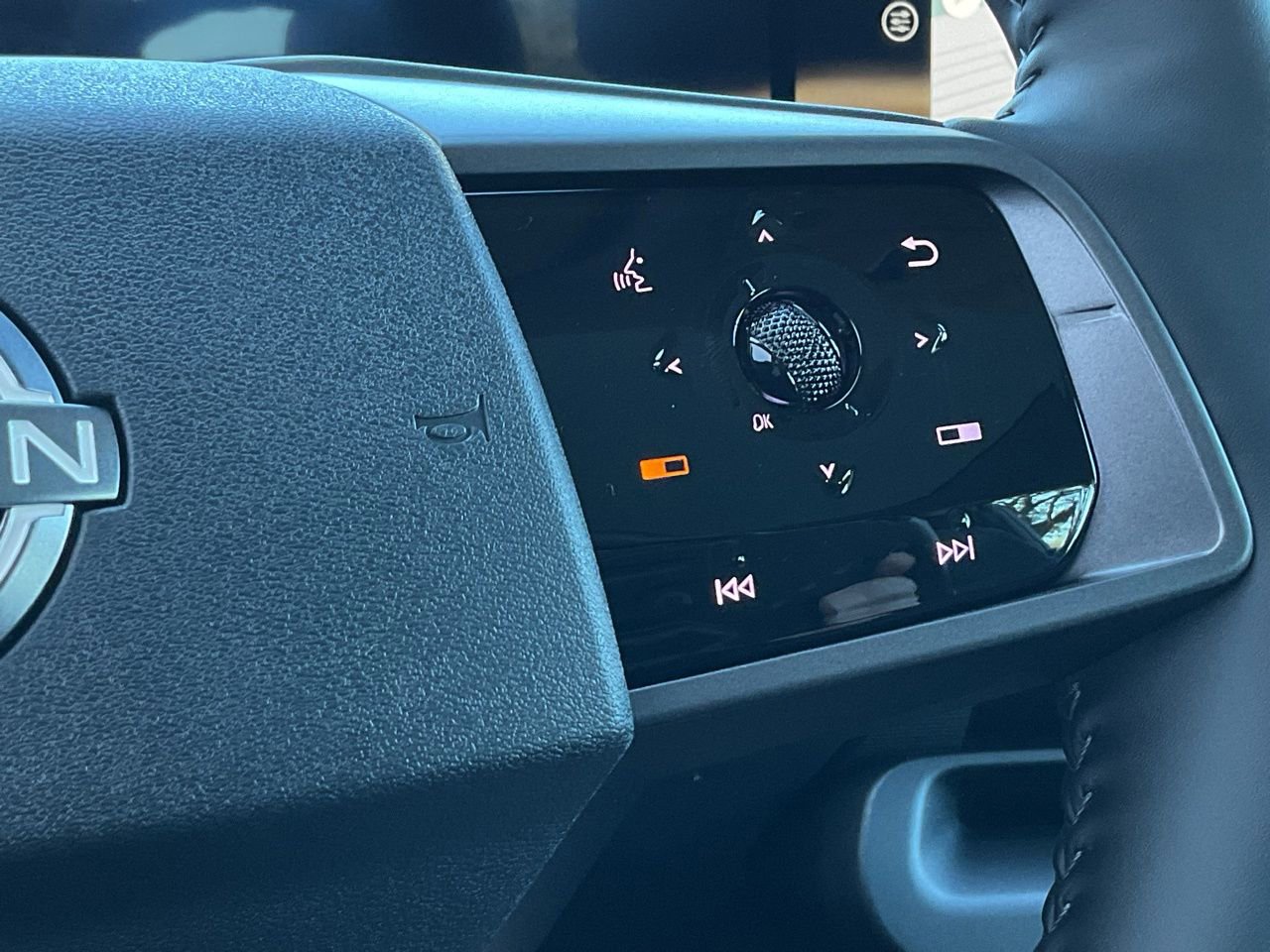 New 2026 Nissan Leaf Platinum+ w/ Cargo Package (Platinum+) image 24