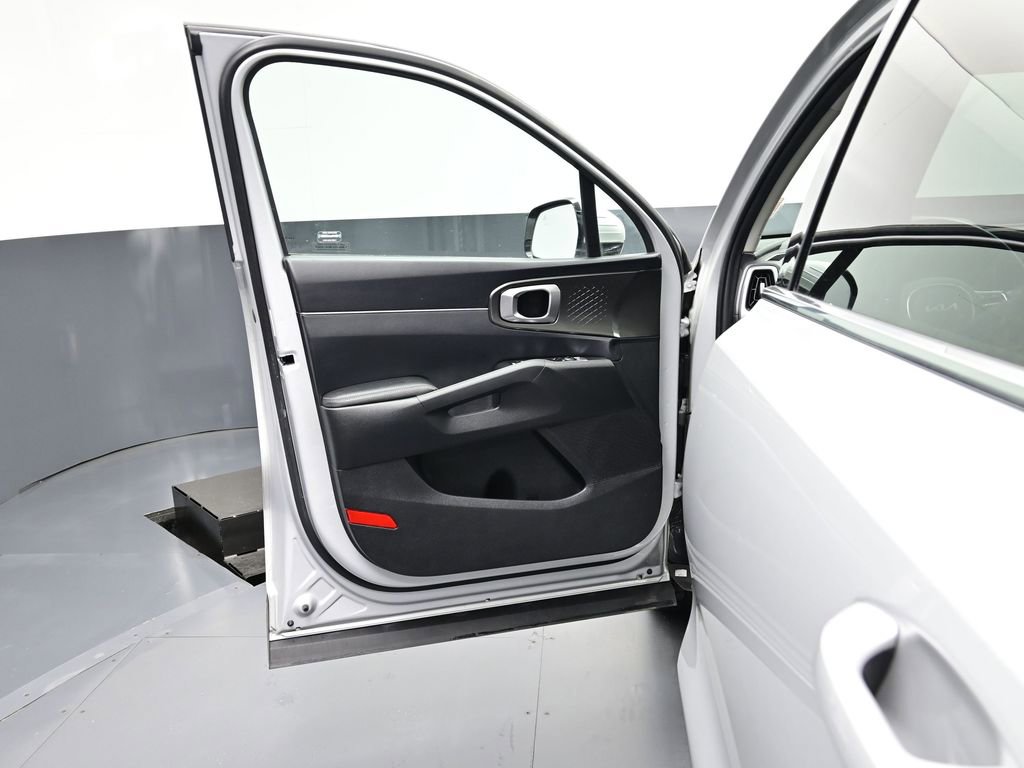 Used 2024 Kia Sorento EX w/ Panoramic Sunroof Package image 12