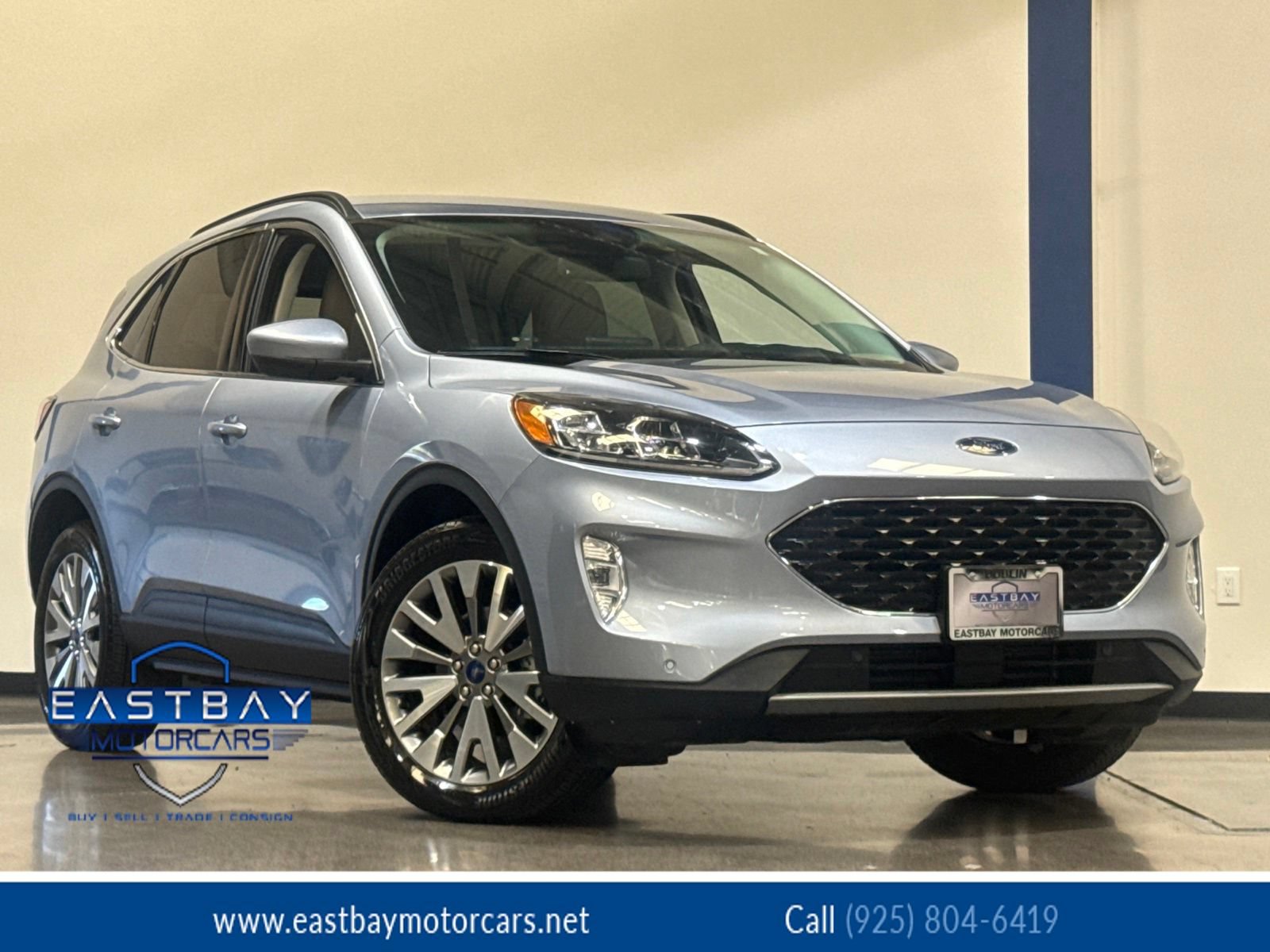 Used 2022 Ford Escape Titanium AWD/4WD image 1