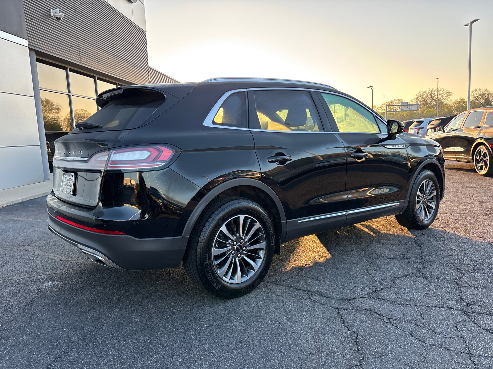 Used 2023 Lincoln Nautilus FWD image 7