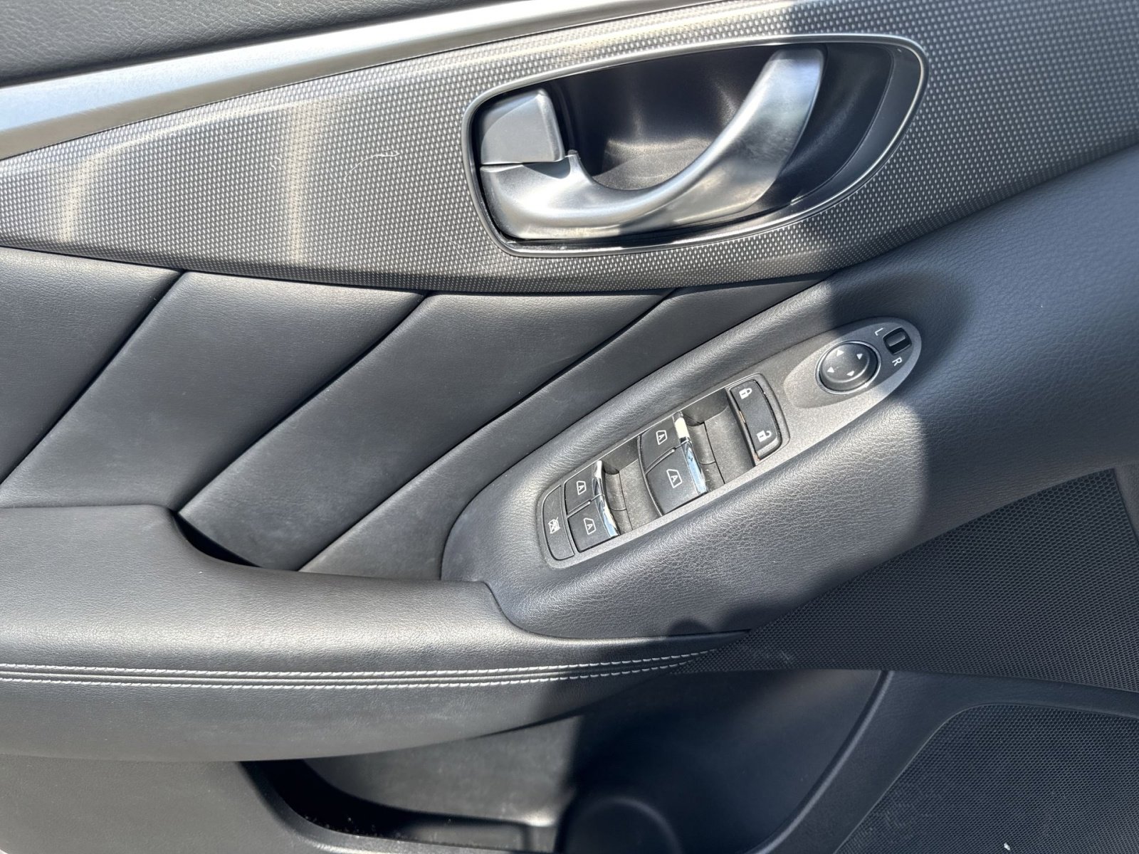 Used 2015 INFINITI Q50 Premium w/ Navigation Package image 15