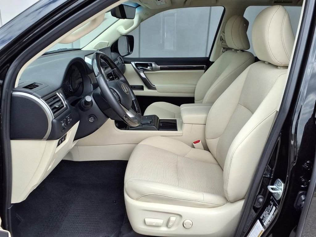 Used 2023 Lexus GX 460 Premium w/ Accessory Package AWD/4WD image 7