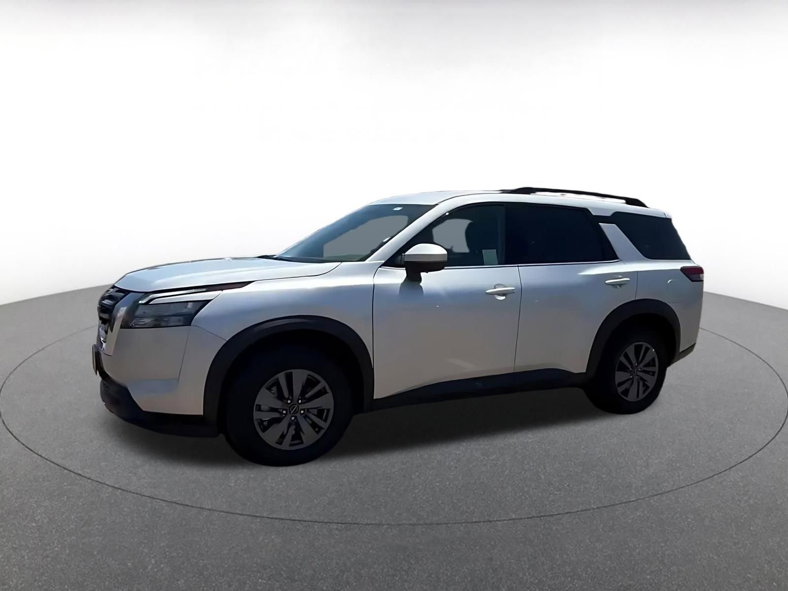 Used 2025 Nissan Pathfinder SV FWD image 8