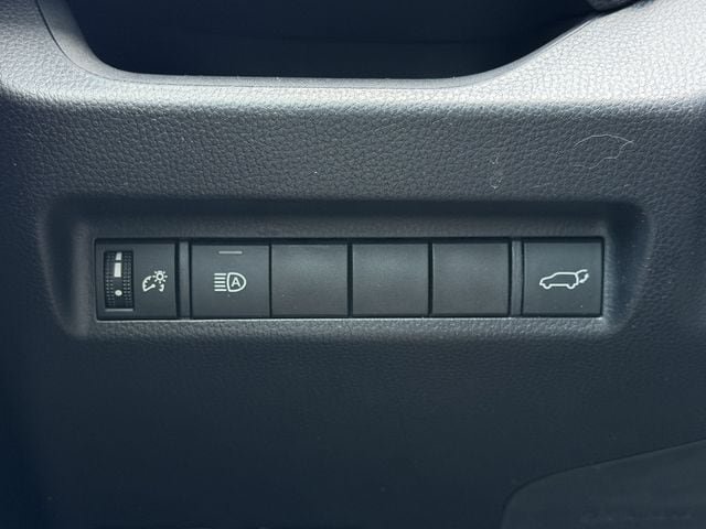 Used 2020 Toyota RAV4 XLE w/ Convenience Package FWD image 22