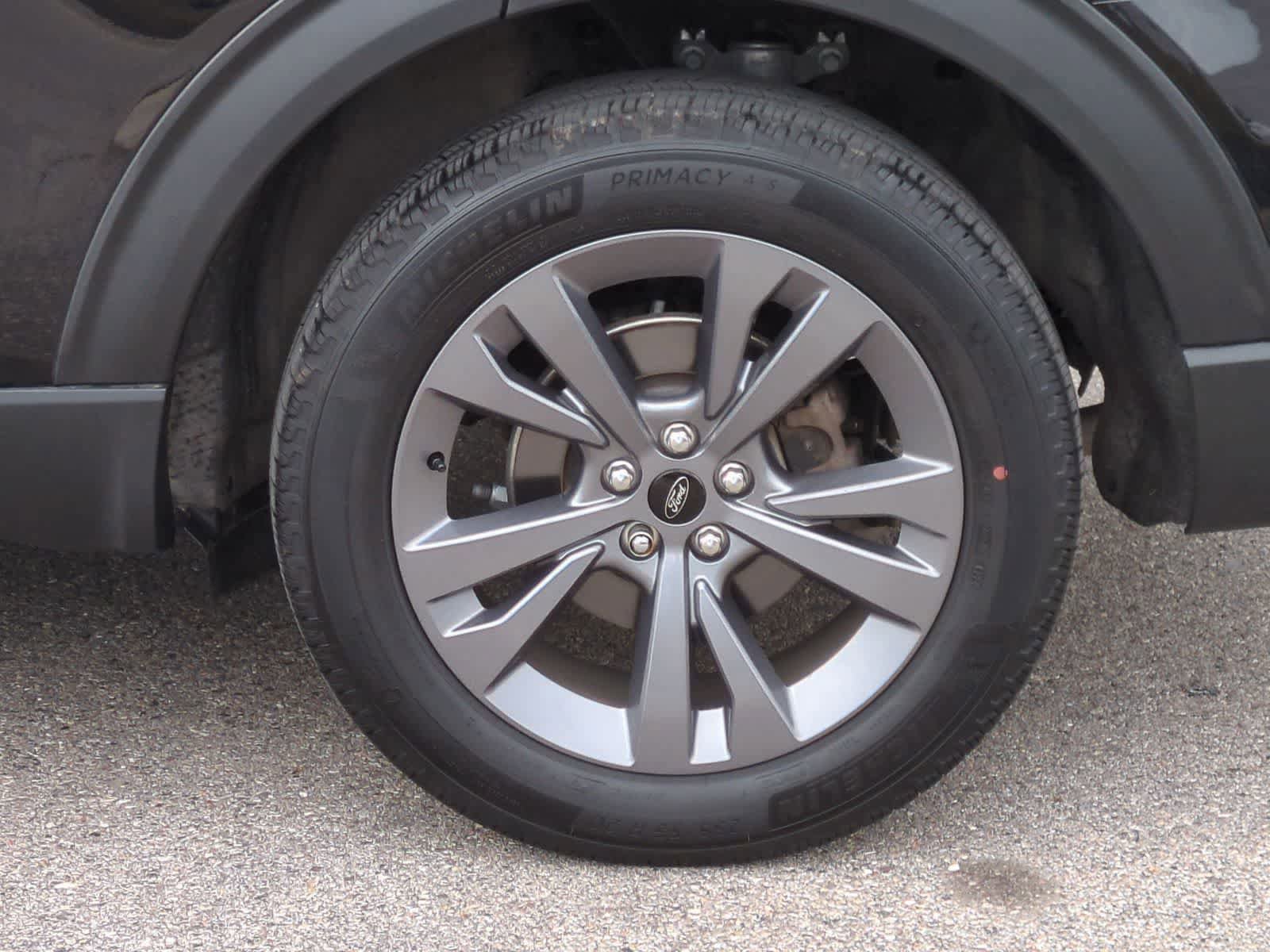 Used 2024 Ford Explorer XLT w/ Equipment Group 202A AWD/4WD image 14