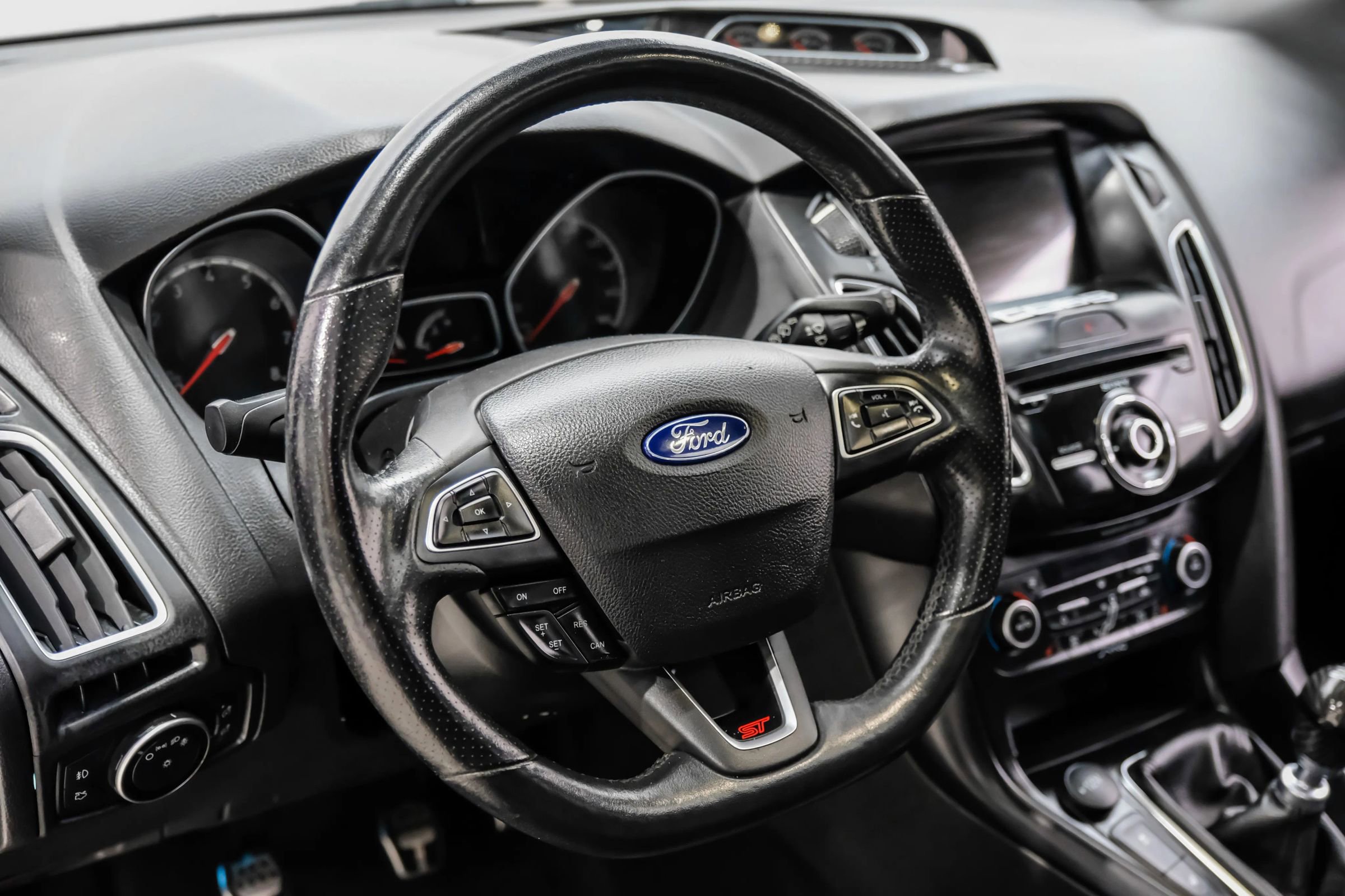 Used 2018 Ford Focus ST w/ Equipment Group 402A FWD image 27