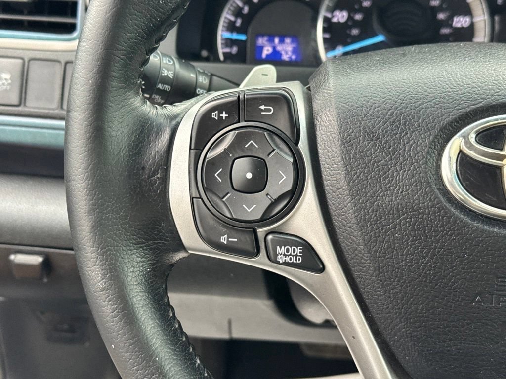 Used 2014 Toyota Camry SE w/ Moonroof Package FWD image 16