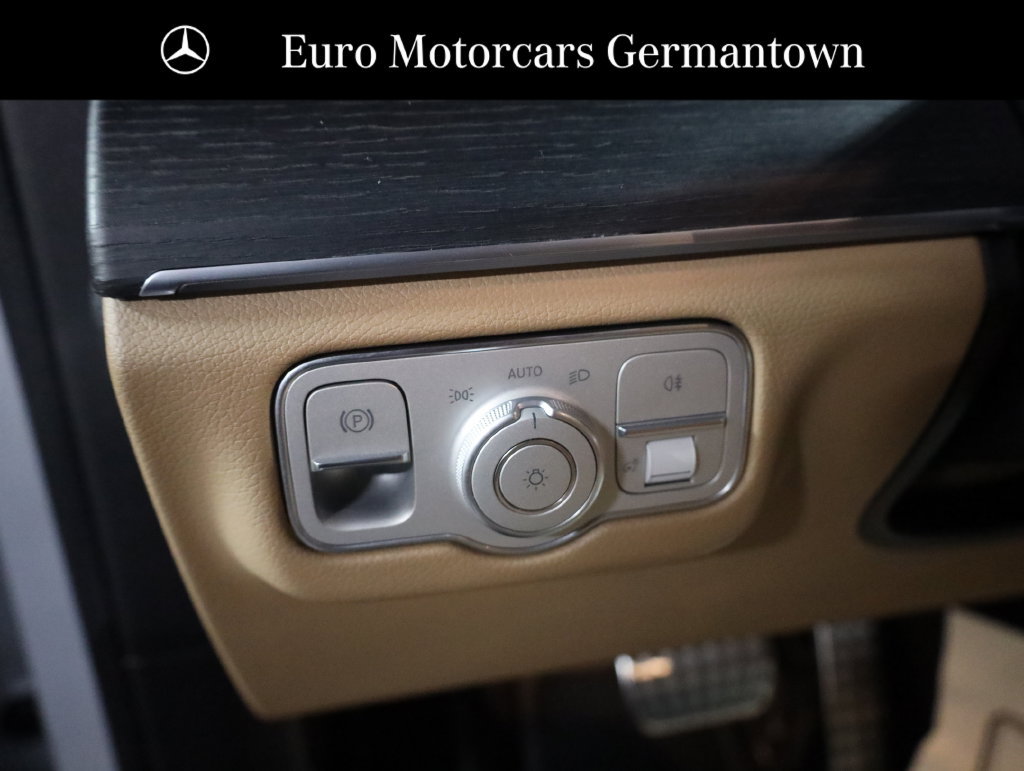 Used 2025 Mercedes-Benz GLS 450 4MATIC image 11
