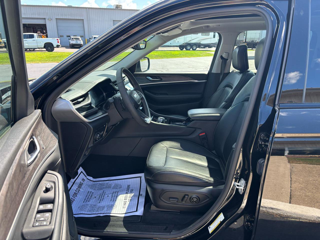 Used 2022 Jeep Grand Cherokee Limited 4xe image 9