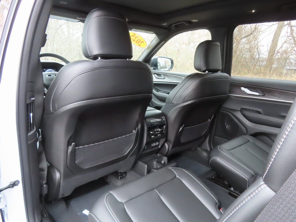 New 2025 Jeep Grand Cherokee L Limited w/ Trailer Tow Package image 22