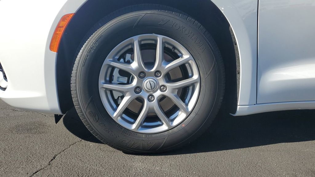 New 2026 Chrysler Pacifica Select image 7