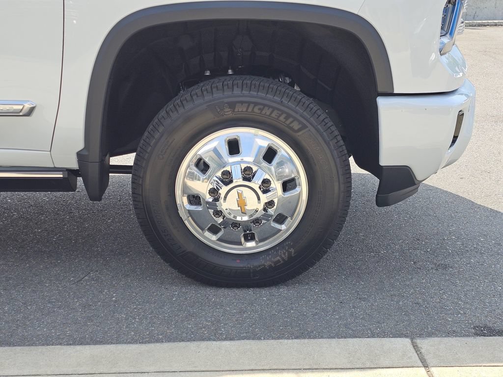New 2026 Chevrolet Silverado 3500 High Country w/ High Country Premium Package AWD/4WD image 9