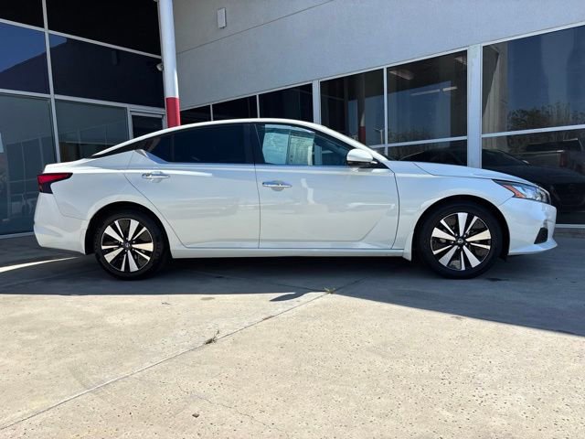Used 2021 Nissan Altima 2.5 SV w/ SV Premium Package FWD image 2