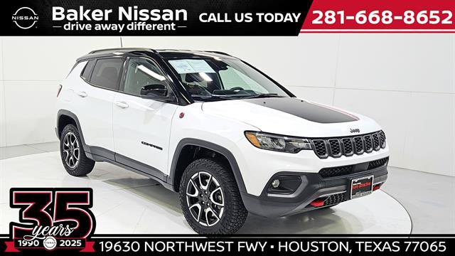 Used 2025 Jeep Compass Trailhawk AWD/4WD image 1