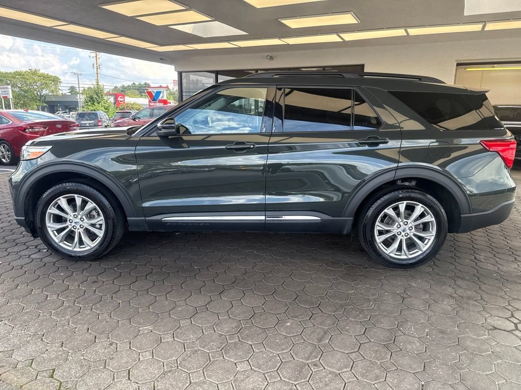 Used 2024 Ford Explorer XLT w/ Equipment Group 202A AWD/4WD image 9