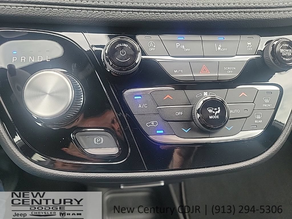 New 2027 Chrysler Pacifica Select FWD image 13
