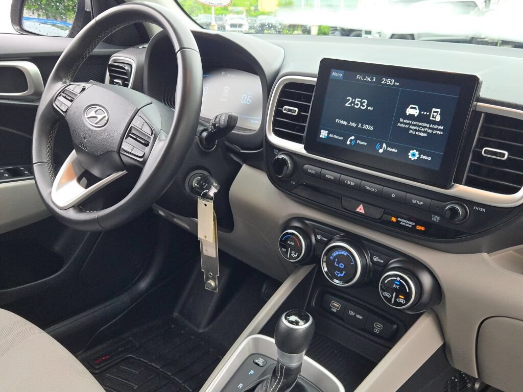 Used 2023 Hyundai Venue SEL FWD image 16