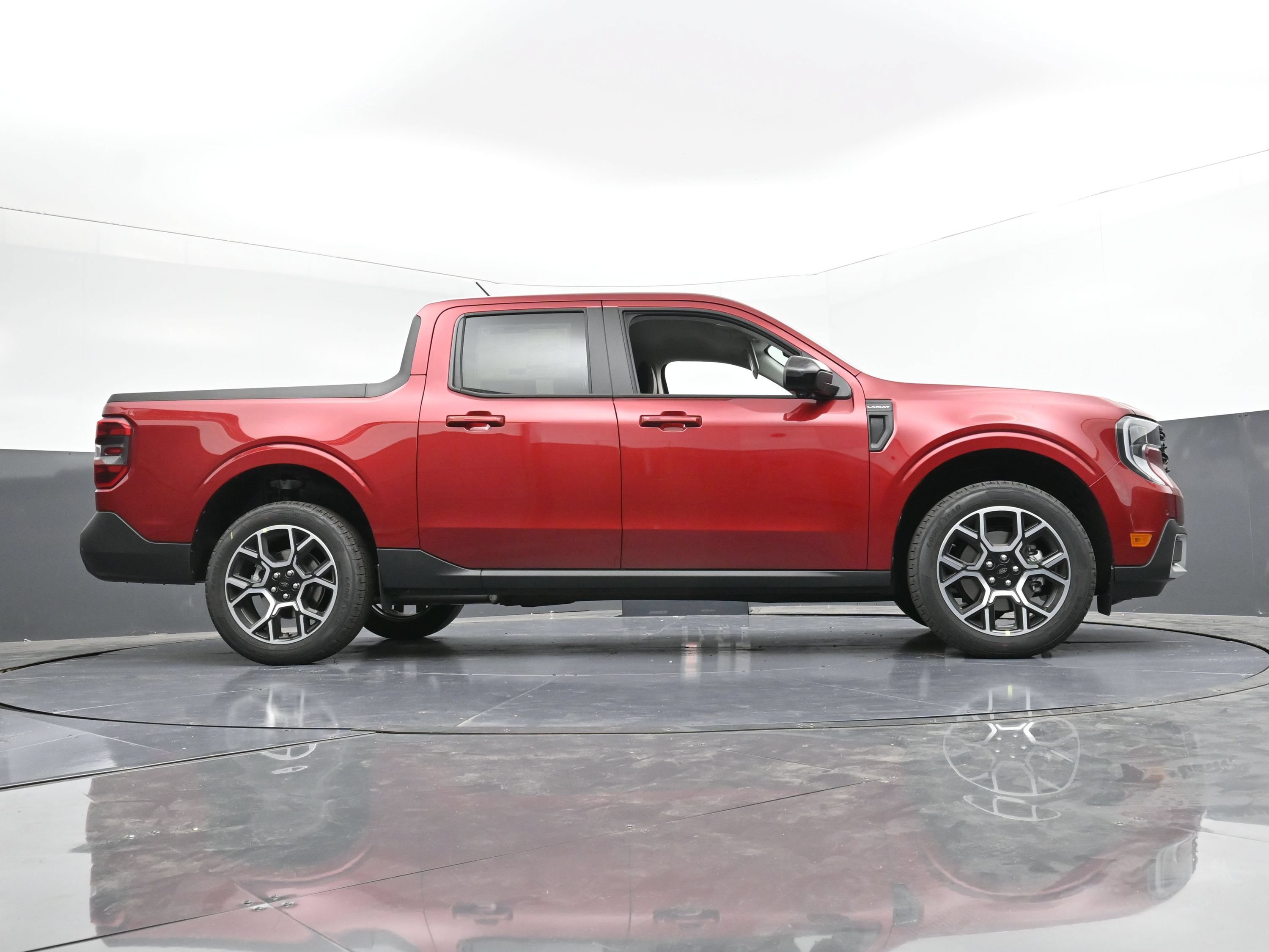 Used 2025 Ford Maverick Lariat AWD/4WD image 17