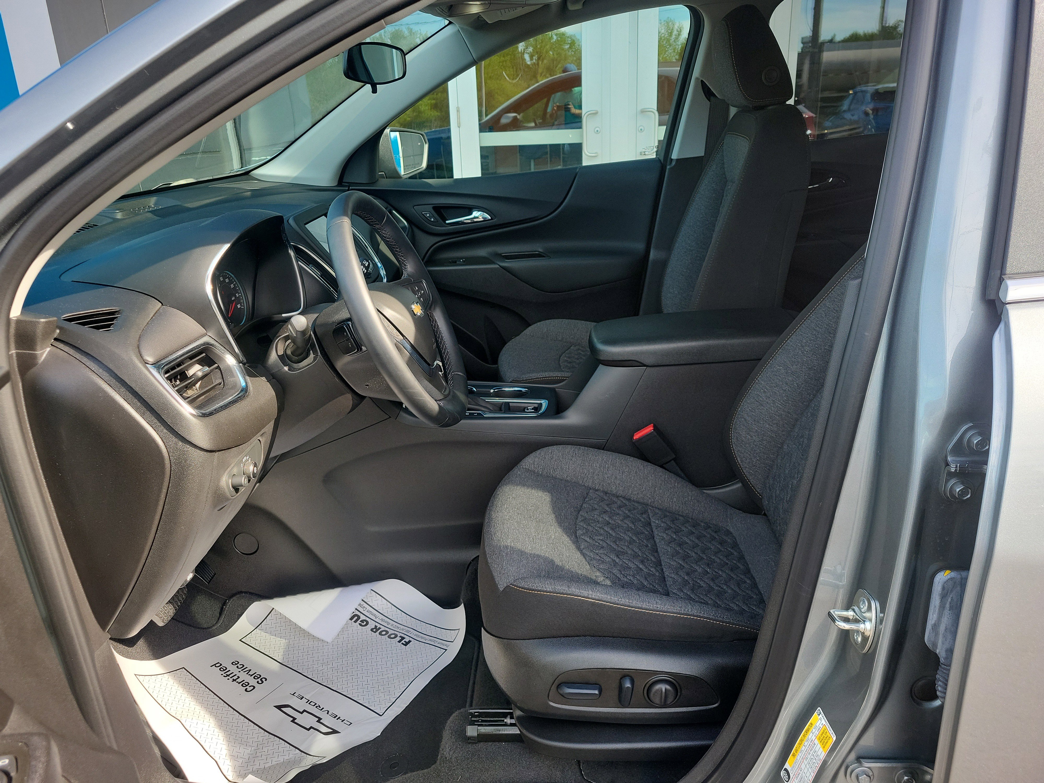 Used 2024 Chevrolet Equinox LT FWD image 8