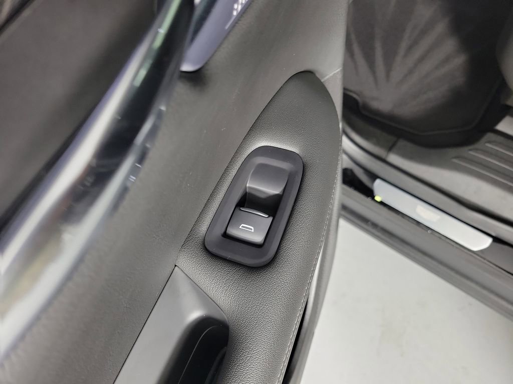 Used 2025 Cadillac XT6 Premium Luxury w/ Technology Package image 15