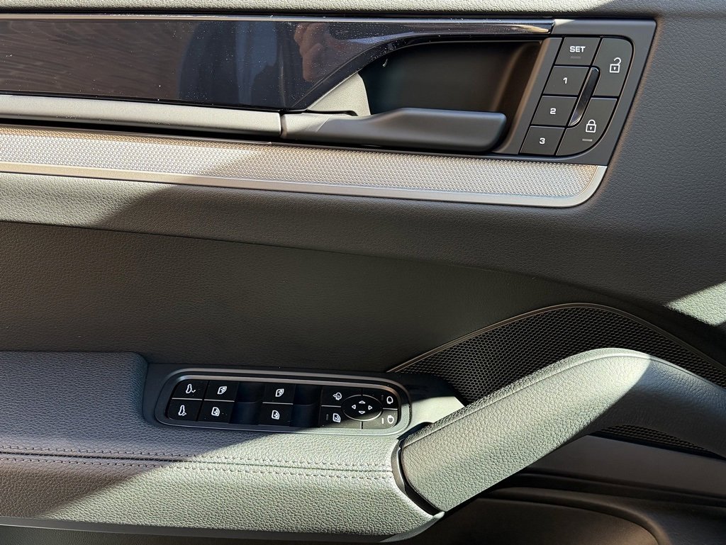 New 2026 Porsche Cayenne Coupe image 17
