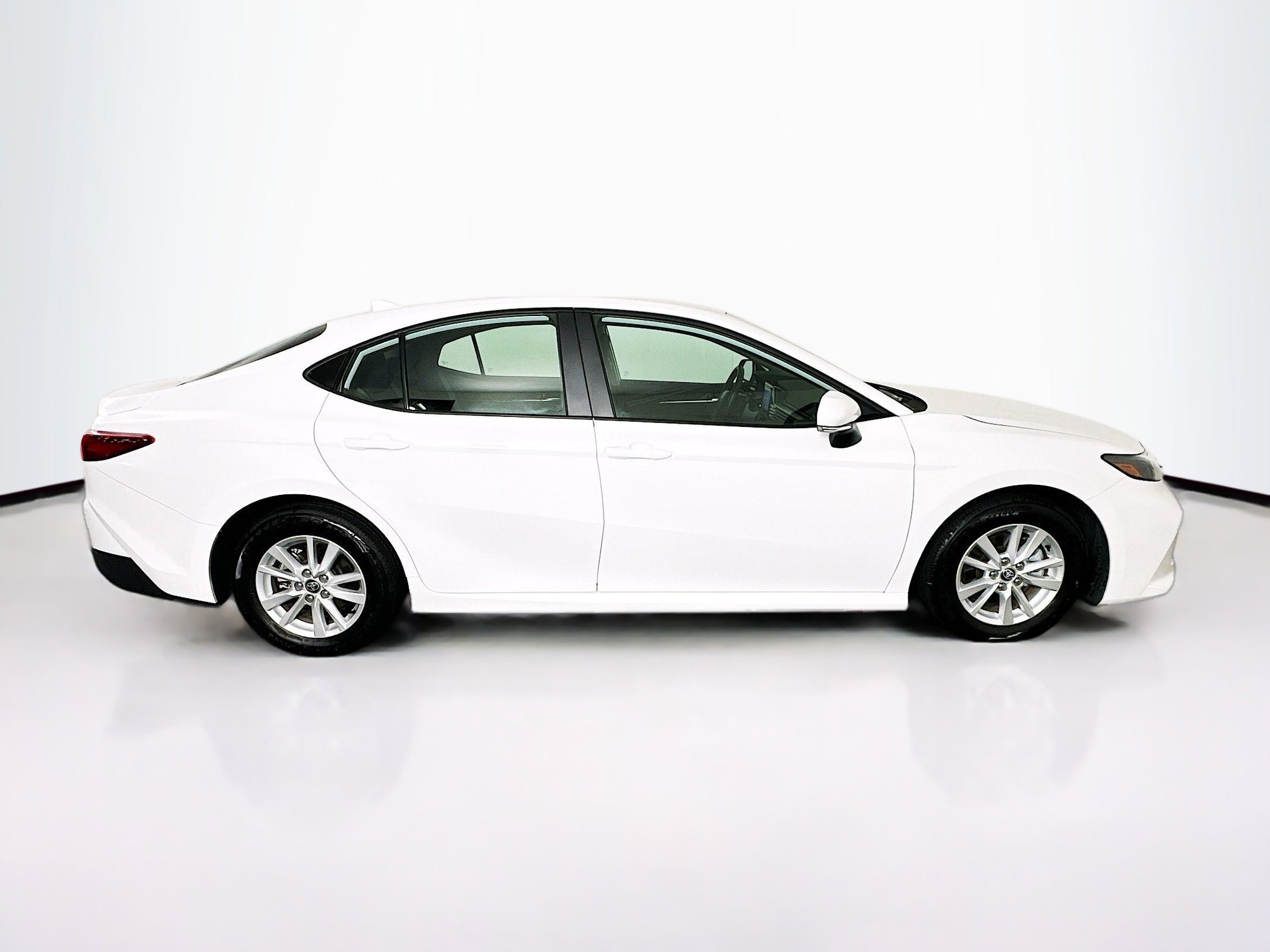 Used 2025 Toyota Camry LE image 10
