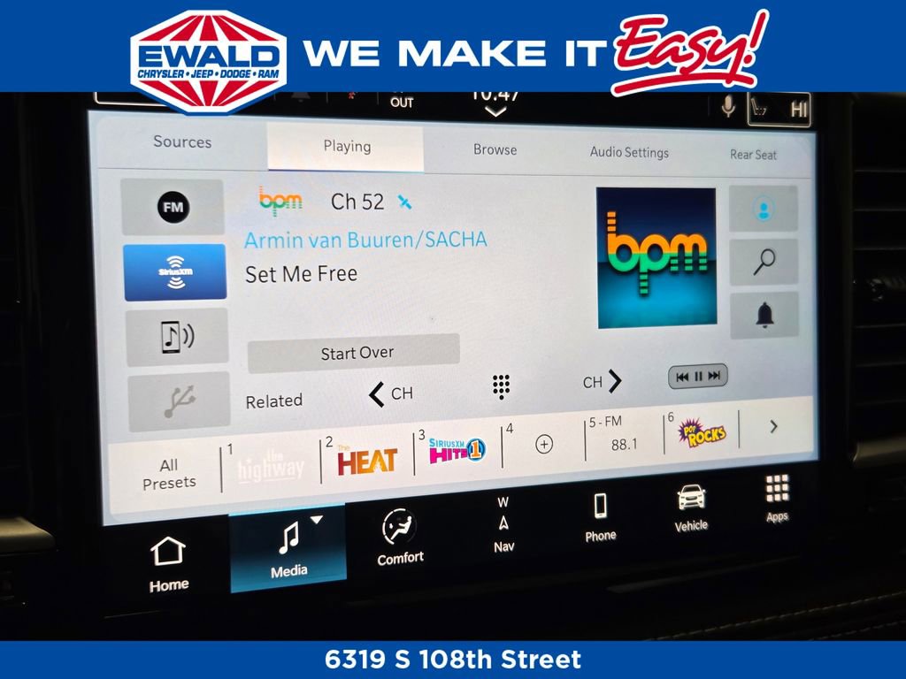 New 2026 Chrysler Pacifica Select image 2