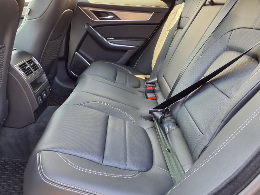 New 2026 Jaguar F-PACE R-Dynamic S image 5