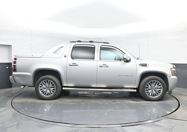 Used 2013 Chevrolet Avalanche LT AWD/4WD image 11