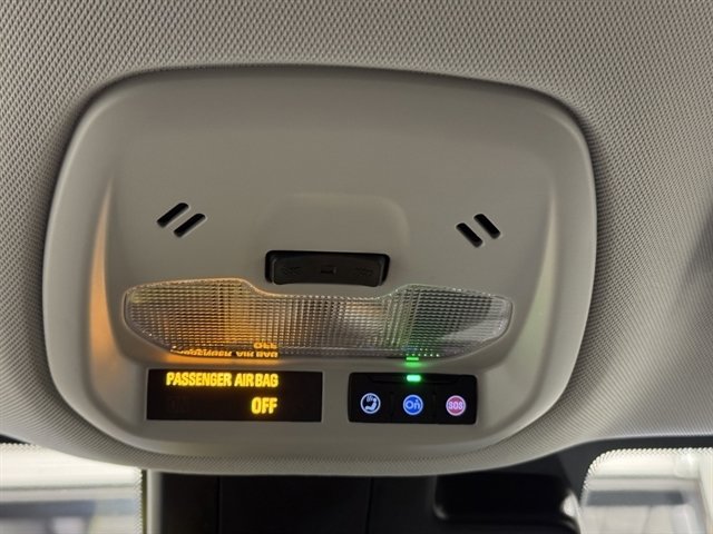 Used 2025 Chevrolet Trax LT w/ LT Convenience Package FWD image 28